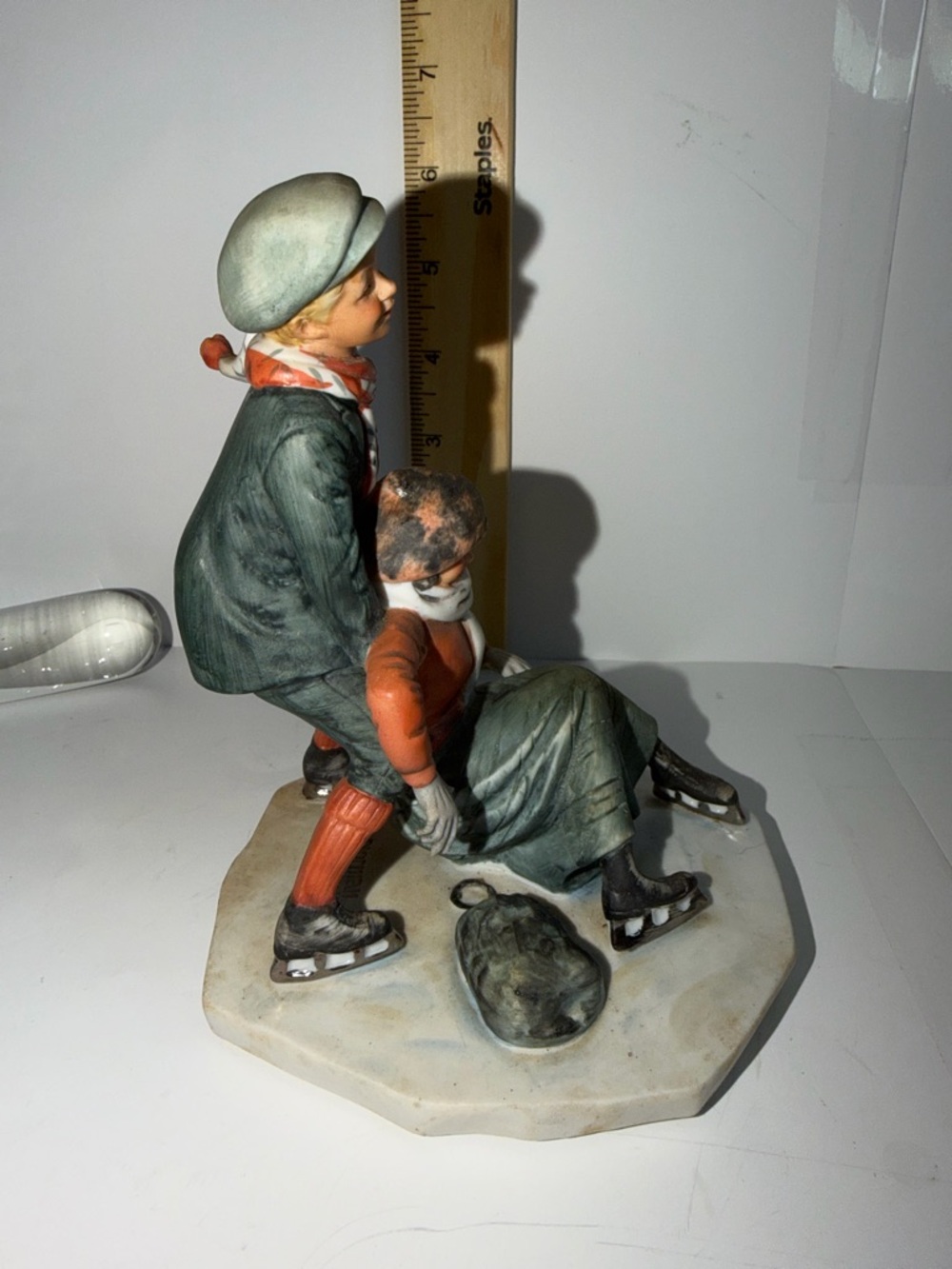 Vintage 1974 Gorham Norman Rockwell "Skating" Figurine – Saturday Evening Post - Picture 3 of 10